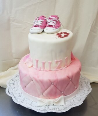 Vorschaubild: pink-weiße Torte mit Schuhen