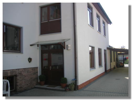 Eingang zum Haus  (Bild vergr&ouml;&szlig;ern)