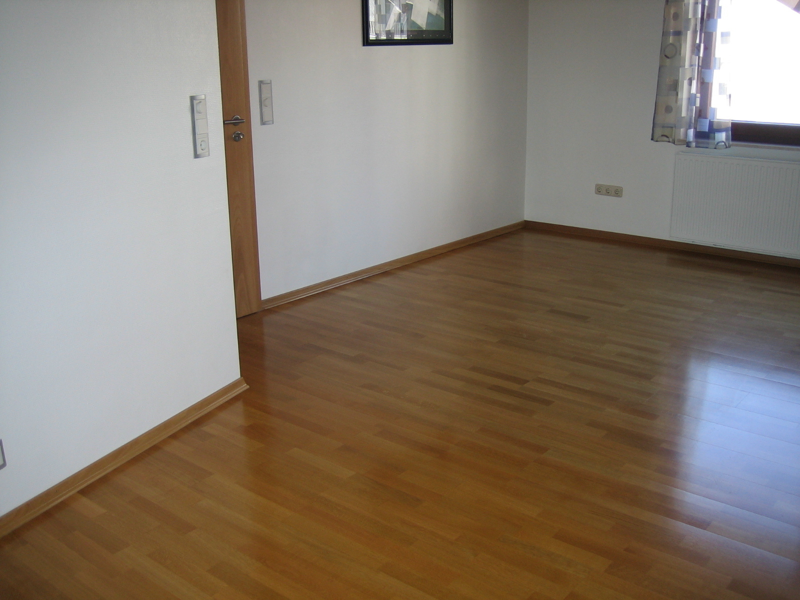Wohnraum boden  (Bild vergr&ouml;&szlig;ern)