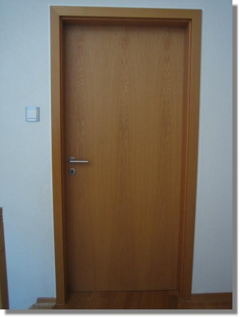 Holzt&uuml;r  (Bild vergr&ouml;&szlig;ern)