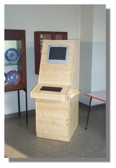 Schrank f&uuml;r alten PC  (Bild vergr&ouml;&szlig;ern)