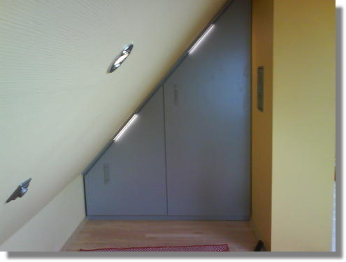 Dachgeschoss Schrank mit Schr&auml;ge  (Bild vergr&ouml;&szlig;ern)