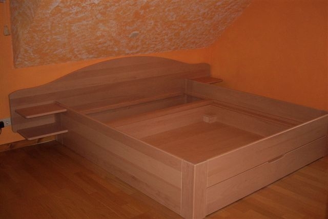 Stauraum im Bettkasten im Zimmer  (Bild vergr&ouml;&szlig;ern)