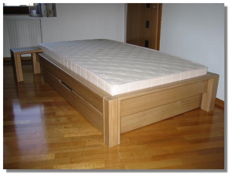 Bett mit Stauraum von vorne  (Bild vergr&ouml;&szlig;ern)