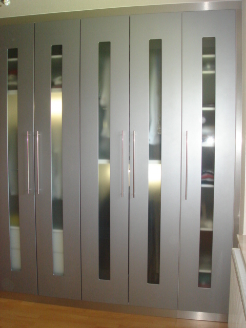 M Schwarz Schrank-2  (Bild vergr&ouml;&szlig;ern)