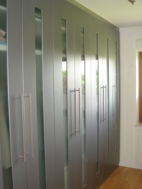 M Schwarz Schrank-4  (Bild vergr&ouml;&szlig;ern)