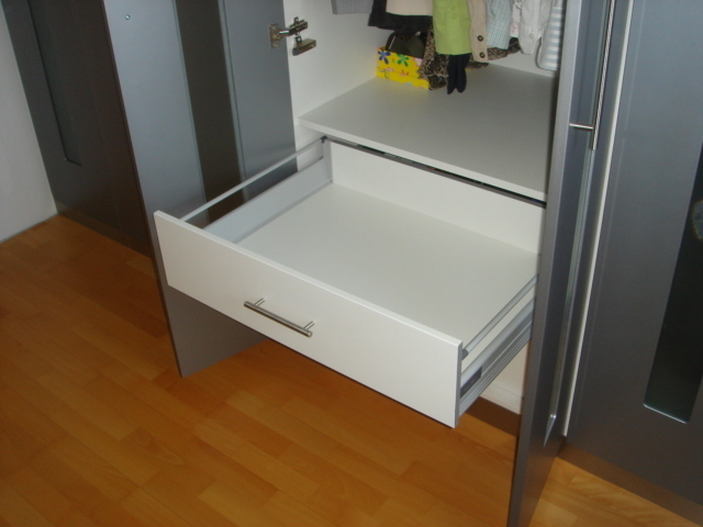 M Schwarz Schrank-5 - Kopie  (Bild vergr&ouml;&szlig;ern)