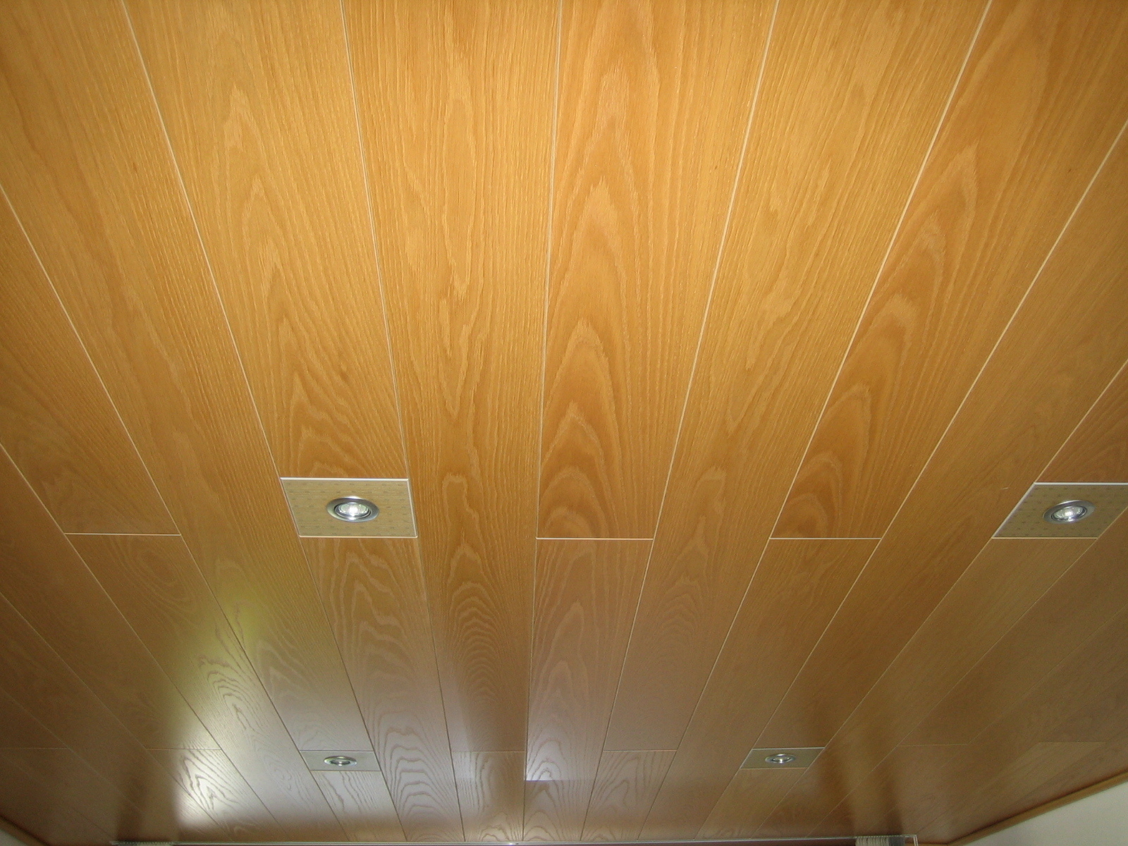 Decke braun mit kleinen Lampen  (Bild vergr&ouml;&szlig;ern)