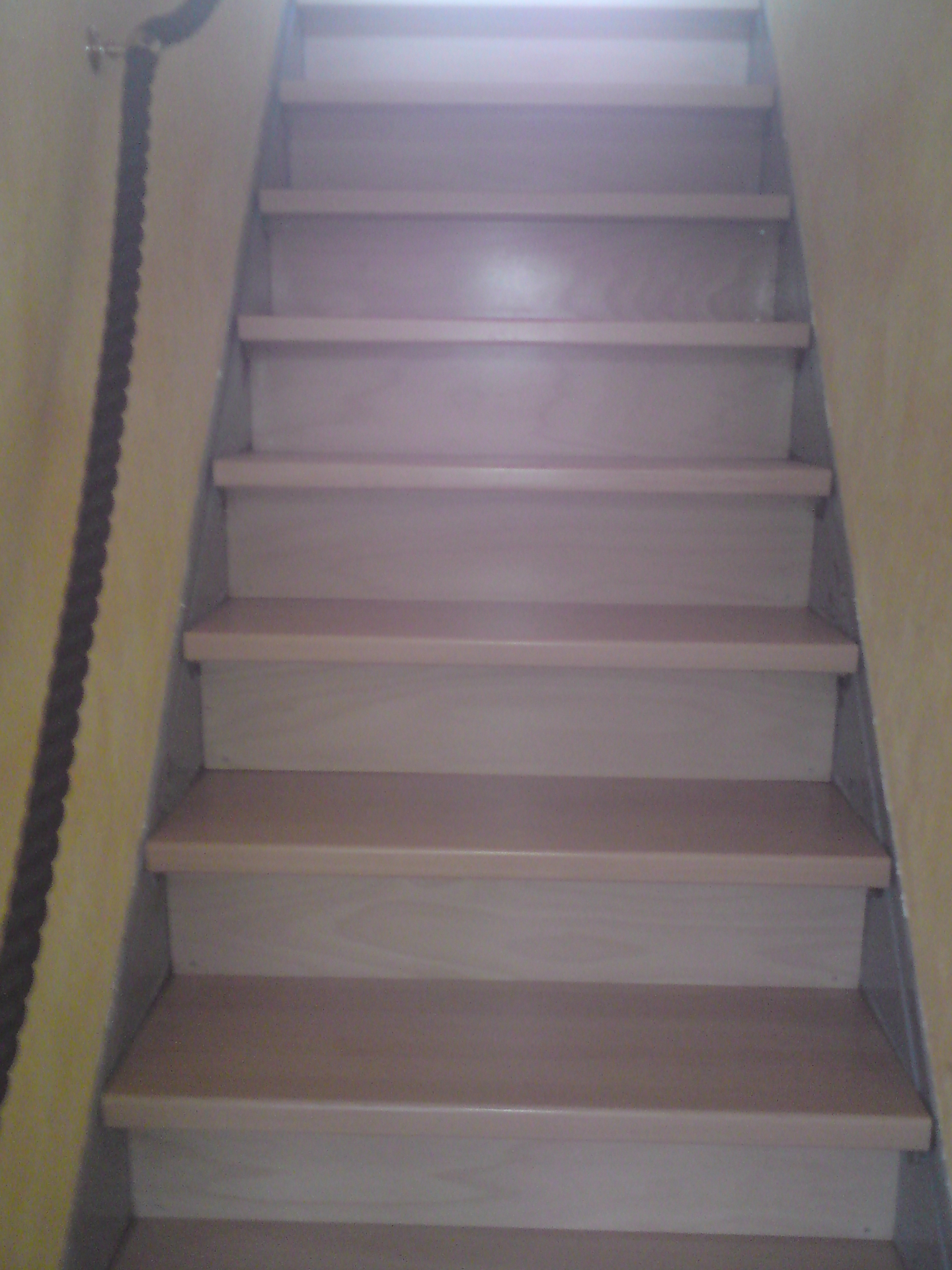 Treppe nach oben  (Bild vergr&ouml;&szlig;ern)