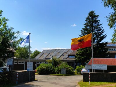 Vorschaubild: Fahnen Eingang
