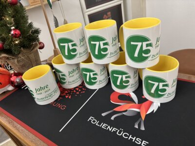 Vorschaubild: zum Jubiläum individuell bedruckte Tassen