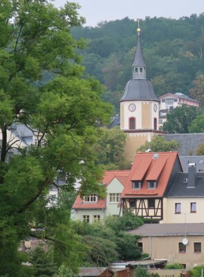 Vorschaubild: Der Förderverein ist nicht direkt am Bauvorhaben beteiligt. Trotzdem möchten wir interessierten May-Freunden einige Aufnahmen vom Baufortschritt zeigen.  Wir unterstützen die Möglichkeiten der zusätzlichen Ausstellungsfläche durch Bereitstellung von Exponaten unserer Sammlungen und weiterer satzungsgemäßer Förderungen. Näheres wird noch nicht verraten...  Fotos: M. Espig 2020/2021