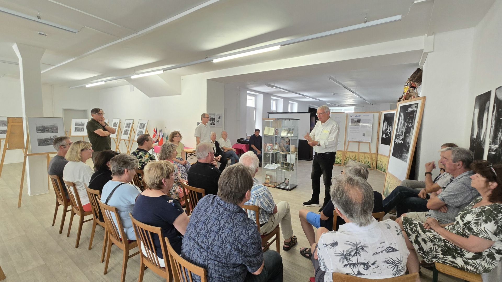Bild: Eröffnung der Fotoausstellung mit historischen Erzgebirgsmotiven am 22. Juni 2025