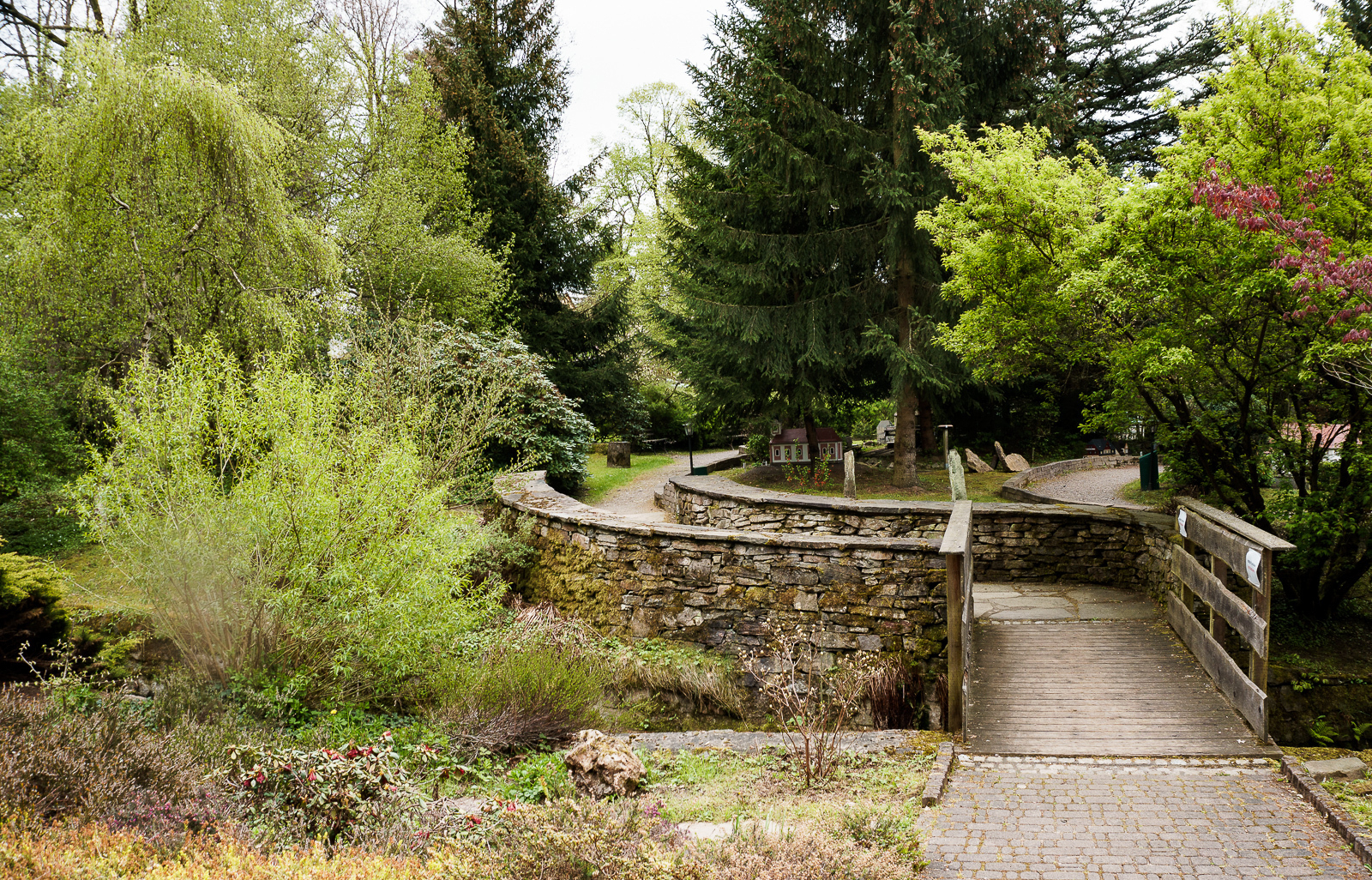 Luzia Tittel Parklandschaft  (Bild vergr&ouml;&szlig;ern)