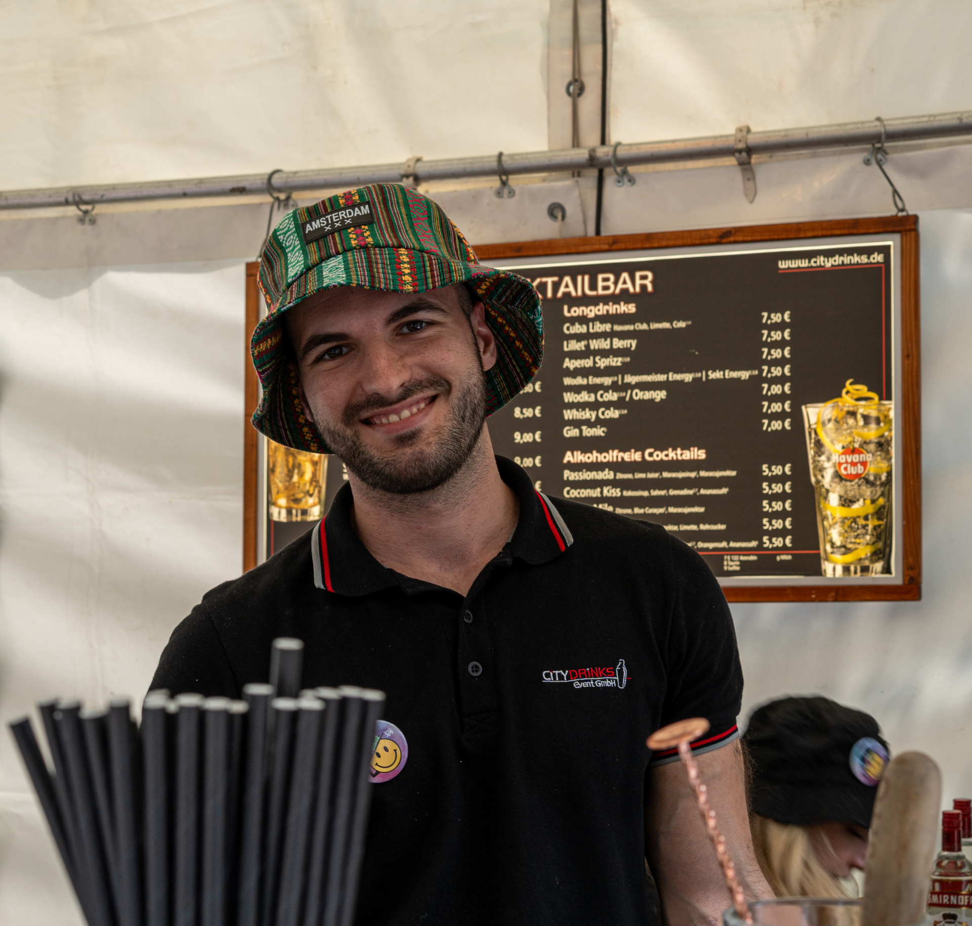 Spa&szlig; bei der Arbeit - hier gab es leckere Cocktails  (Bild vergr&ouml;&szlig;ern)