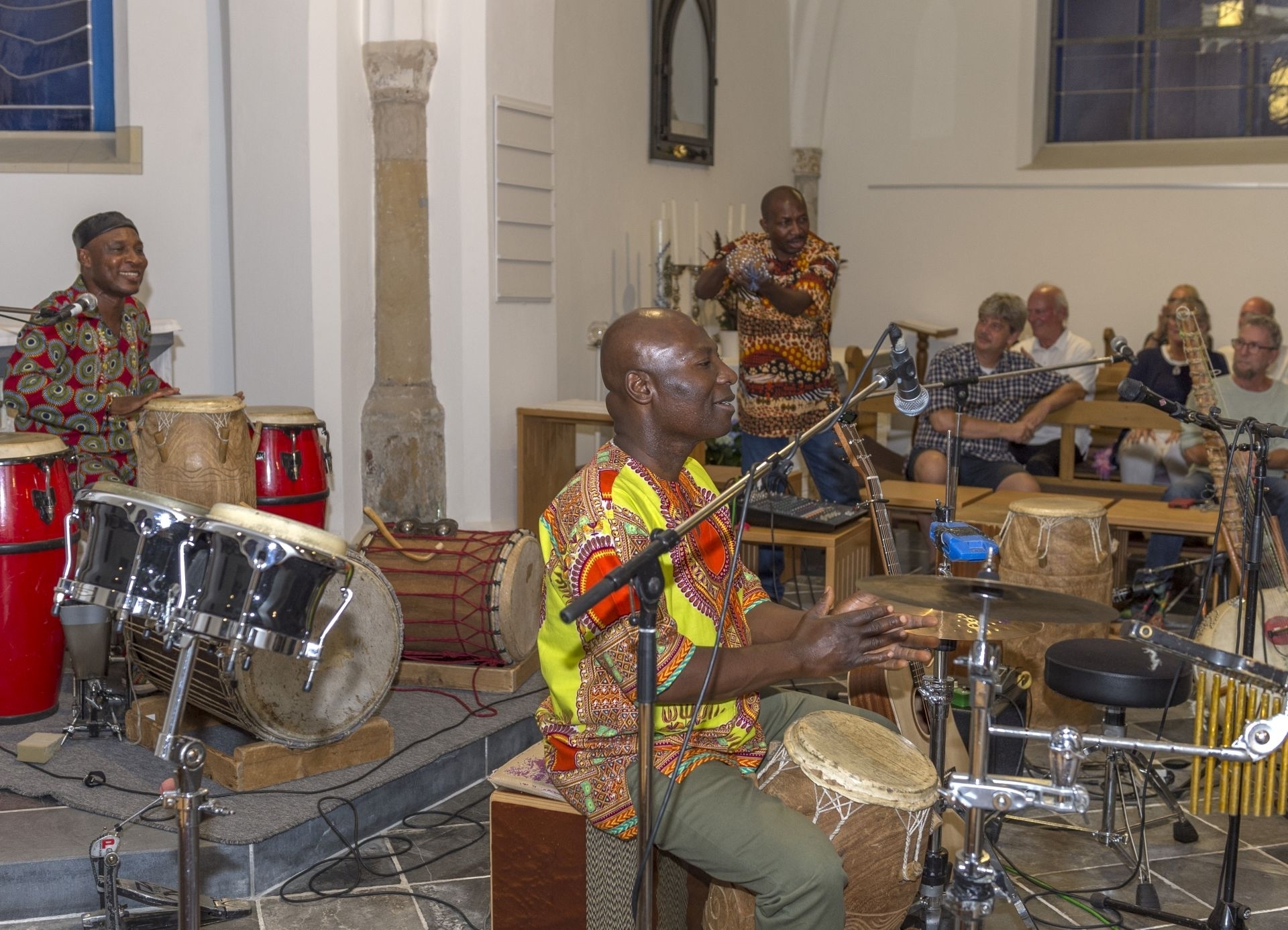 Bild: 2024, Adjiri Odametey Trio, „Afrikanische Weltmusik: Ekonklo - on the other side