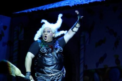 Vorschaubild: Die Hexe in HÄNSEL UND GRETEL - Theater Detmold