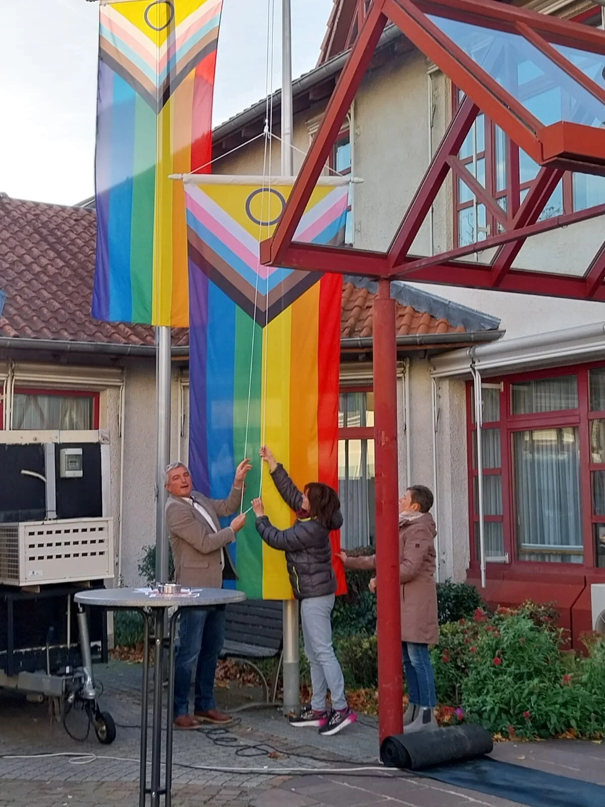 Bild: Regenbogenfahne hissen 2025