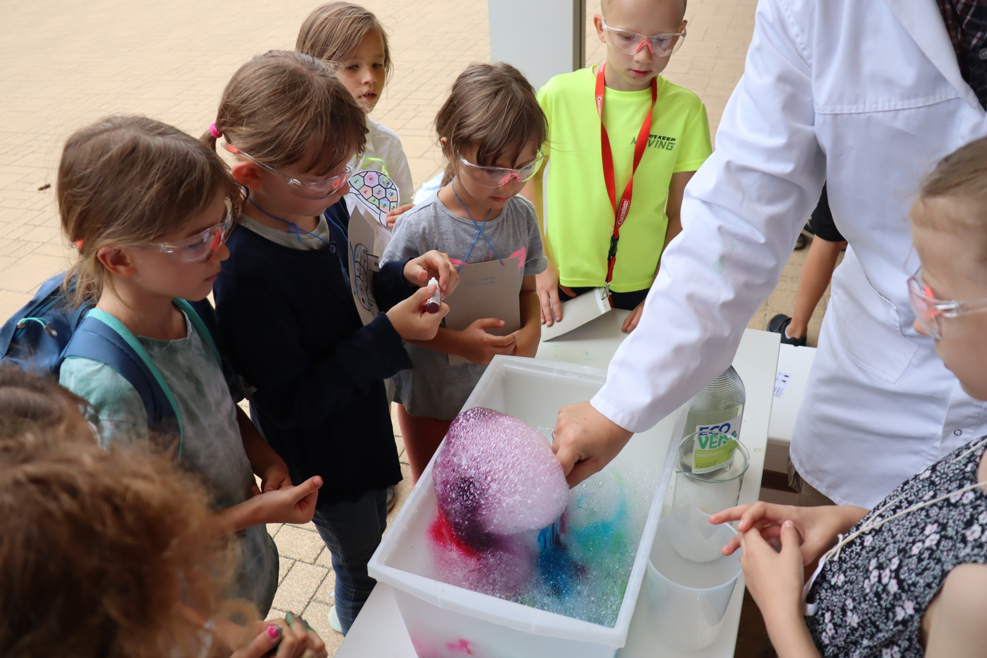 Experimente mit dem Schulf&ouml;rderverein. 