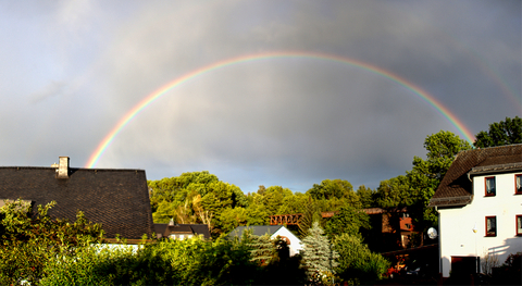 Matthias Scholz - Regenbogen verbindet  (Bild vergr&ouml;&szlig;ern)