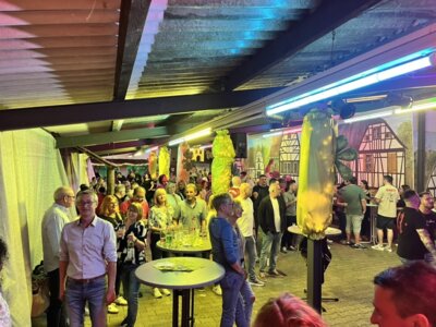 Vorschaubild: Fröhliche Gäste