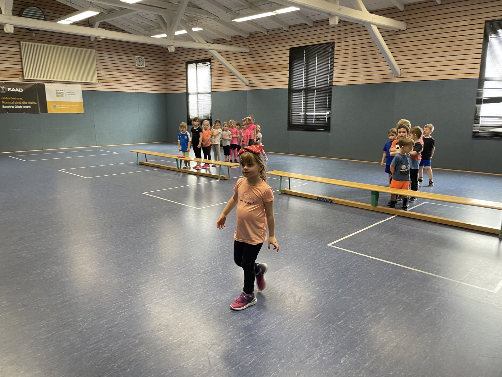 Bild: Sport in der Turnhalle
