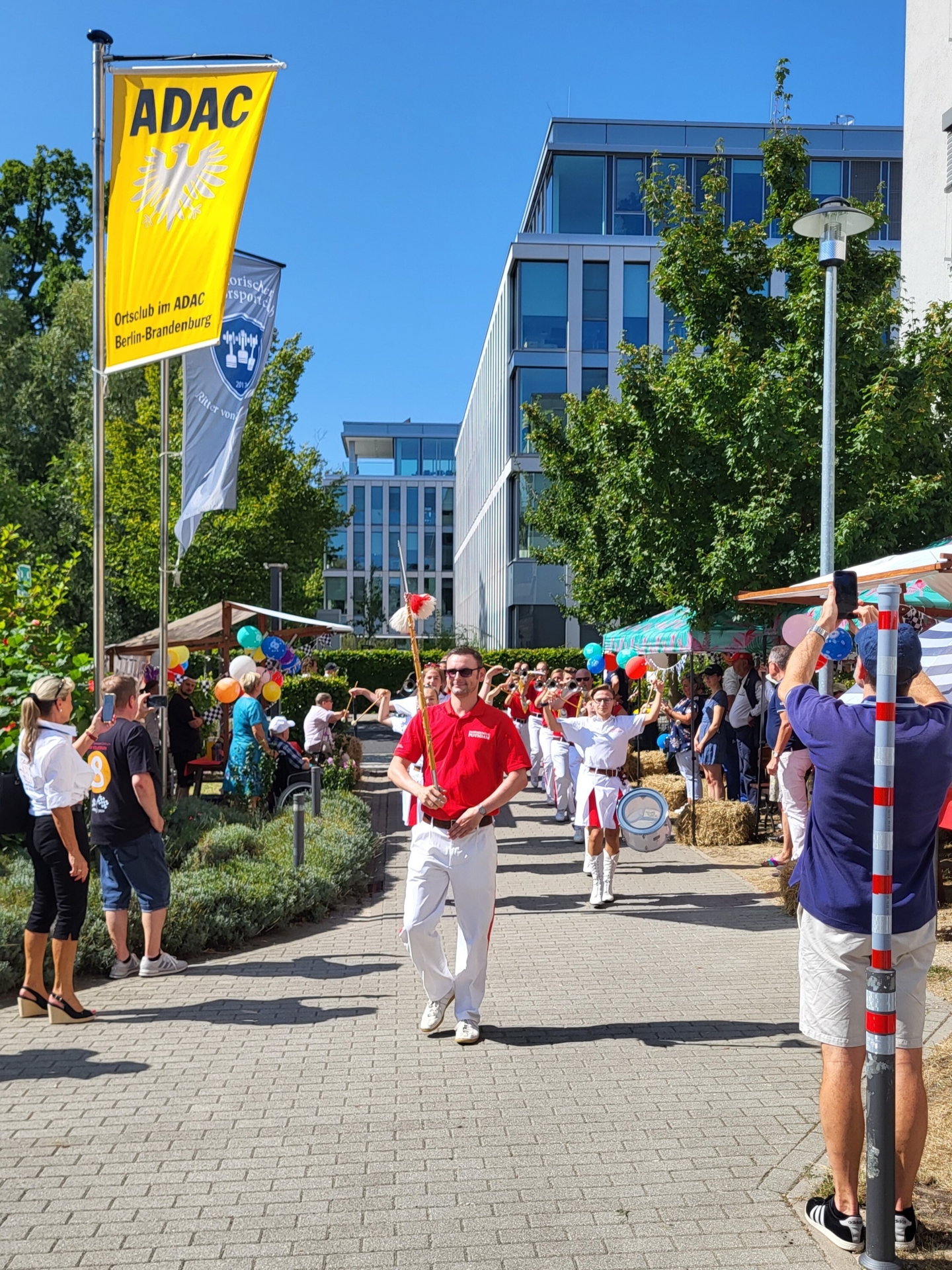 Foto der Galerie: 24.07.2024 - Eröffnung Sommerfest Vitanas Senioren Centrum