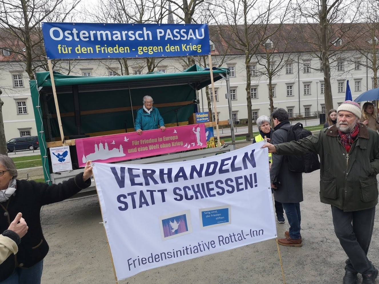 Bild: Ostermarsch Passau, die liebe Halo
