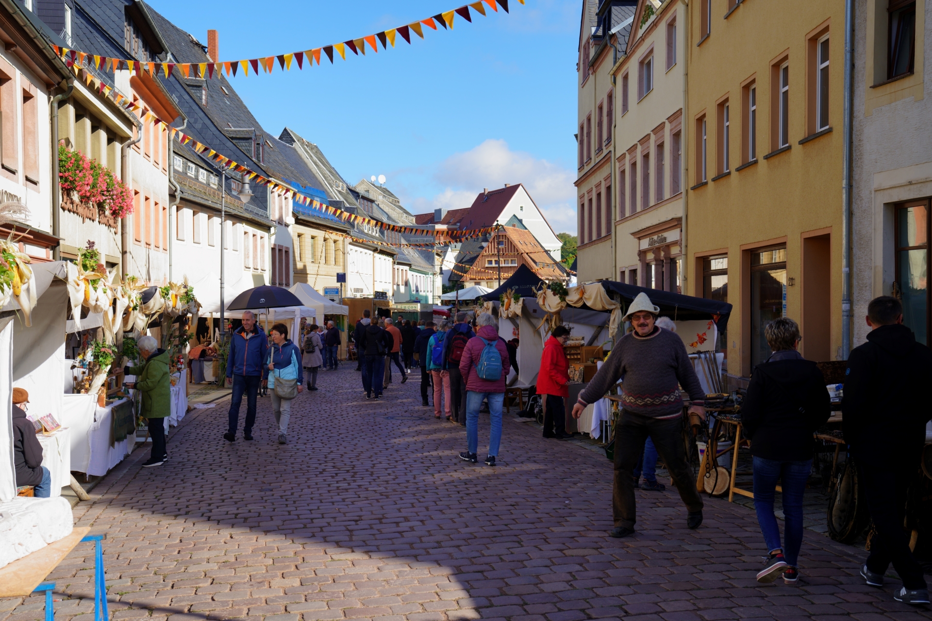 Peter Tittmann - Erntedankfest Weberstrasse 1  (Bild vergr&ouml;&szlig;ern)