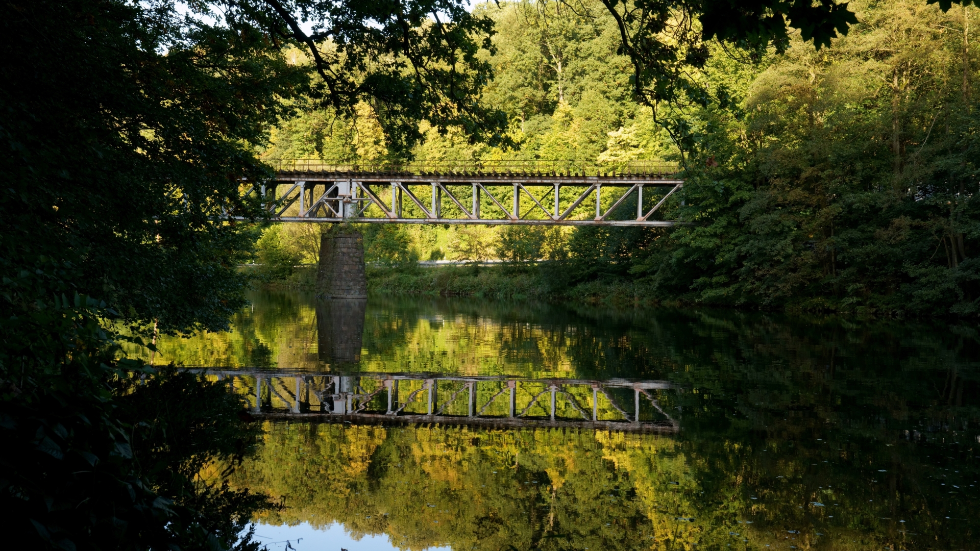 Alte Industriebahnbr&uuml;cke  (Bild vergr&ouml;&szlig;ern)