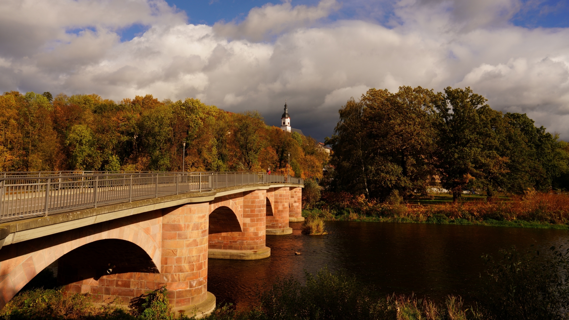 Blick auf Wechselburg  (Bild vergr&ouml;&szlig;ern)