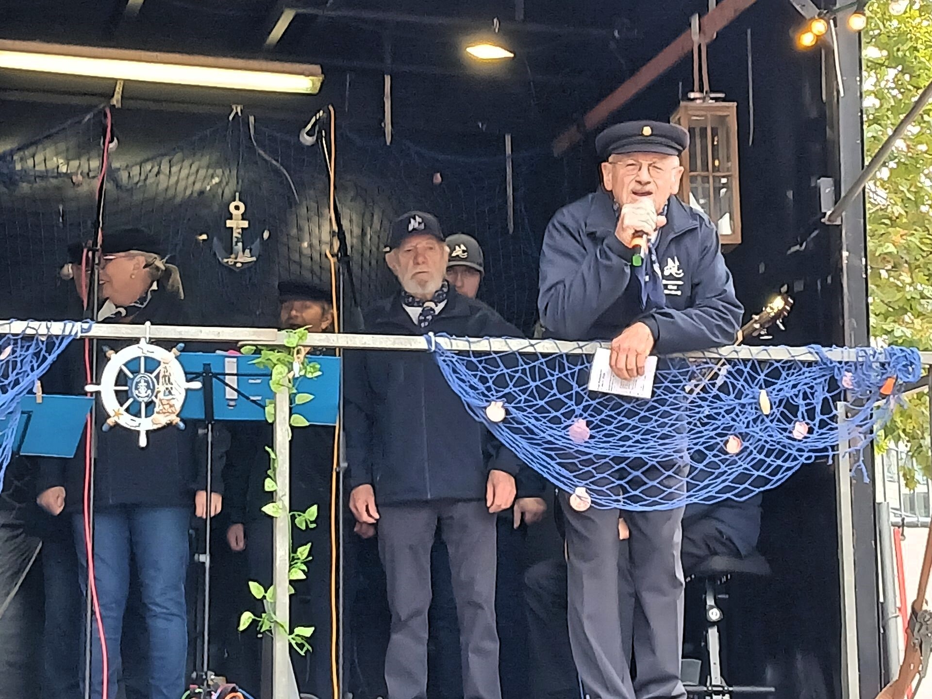 Bild: Und jetzt der Seemanns-Chor!