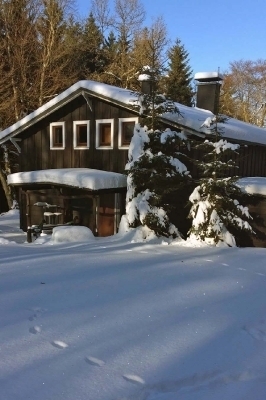 Die Herdecker H&uuml;tte im Schnee  (Bild vergr&ouml;&szlig;ern)