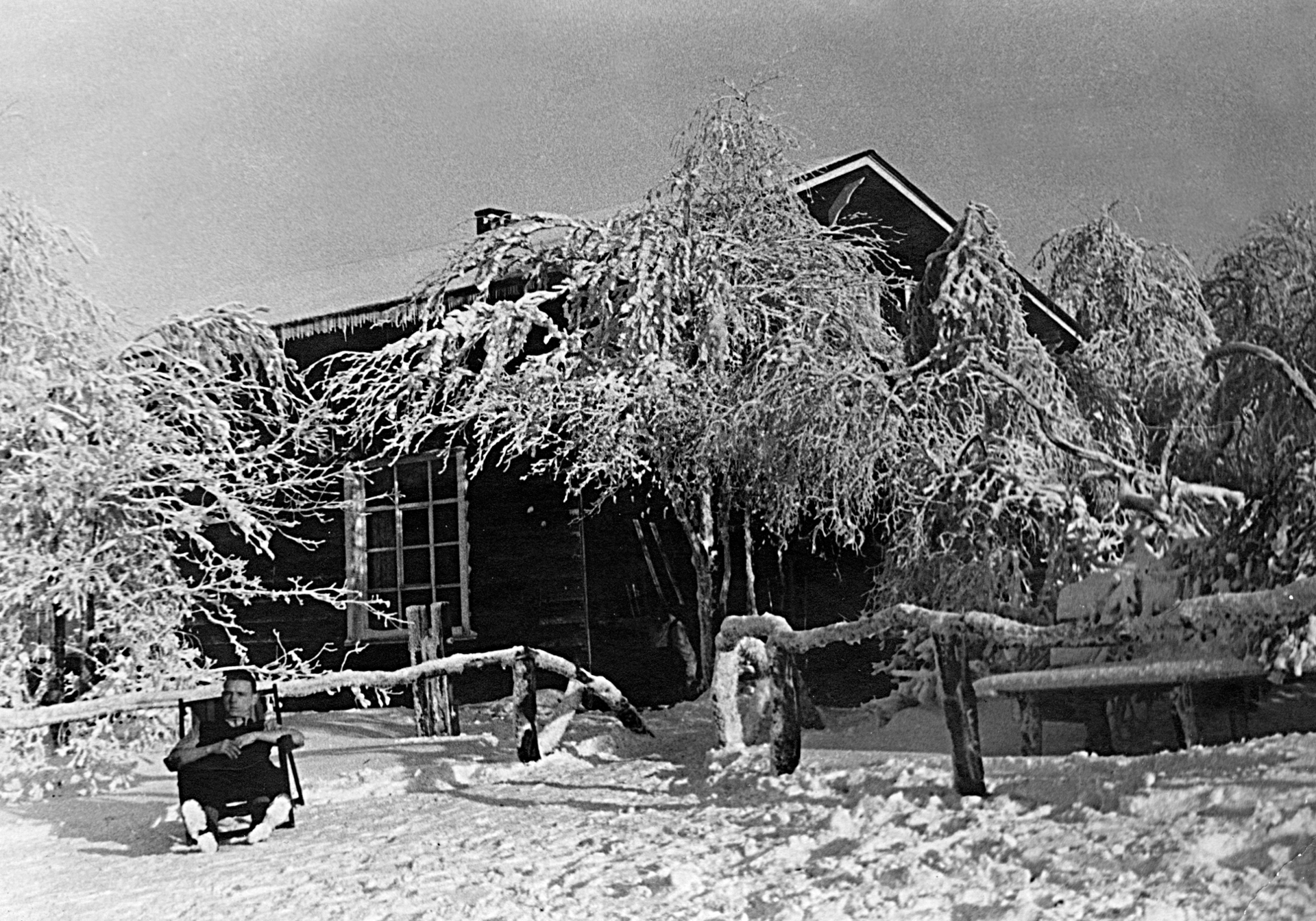 Die H&uuml;tte wurde danach h&auml;ufig als Skih&uuml;tte f&uuml;r das Wintertraining genutzt  (Bild vergr&ouml;&szlig;ern)
