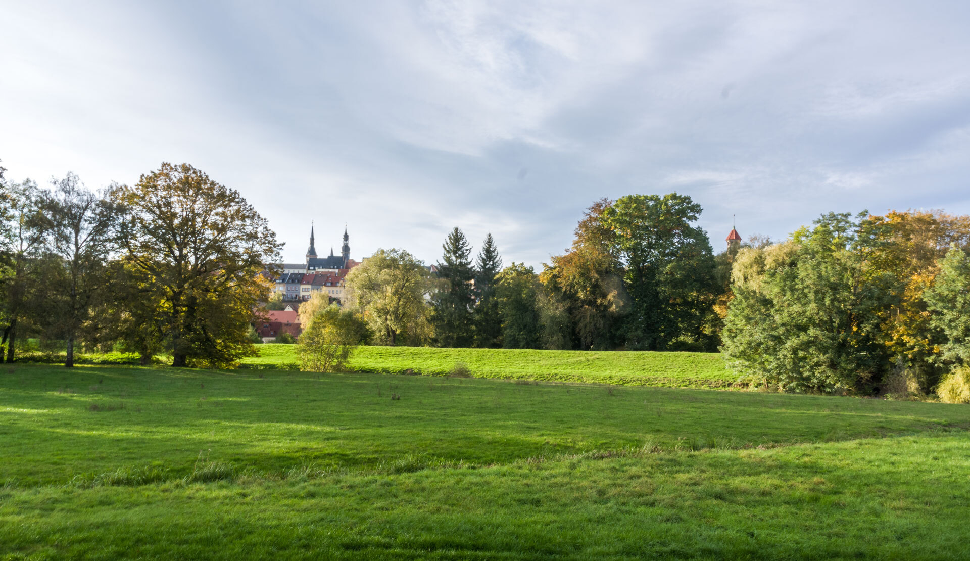 Uwe Lutz Gruenfelder Park Blick auf Waldenburg  (Bild vergr&ouml;&szlig;ern)