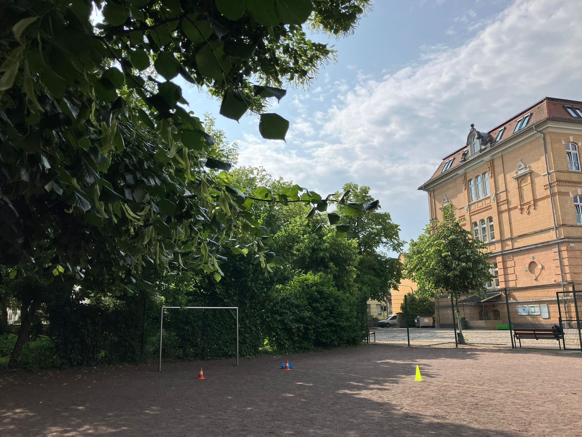Fu&szlig;ballplatz  (Bild vergr&ouml;&szlig;ern)