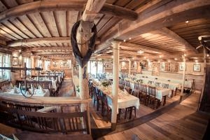 Zur Galerie: Saal