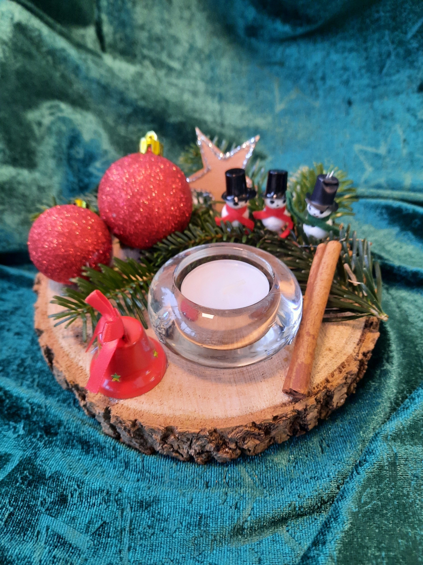 Foto der Galerie: Kl. 1 - Upcycling-Weihnachtsgestecke