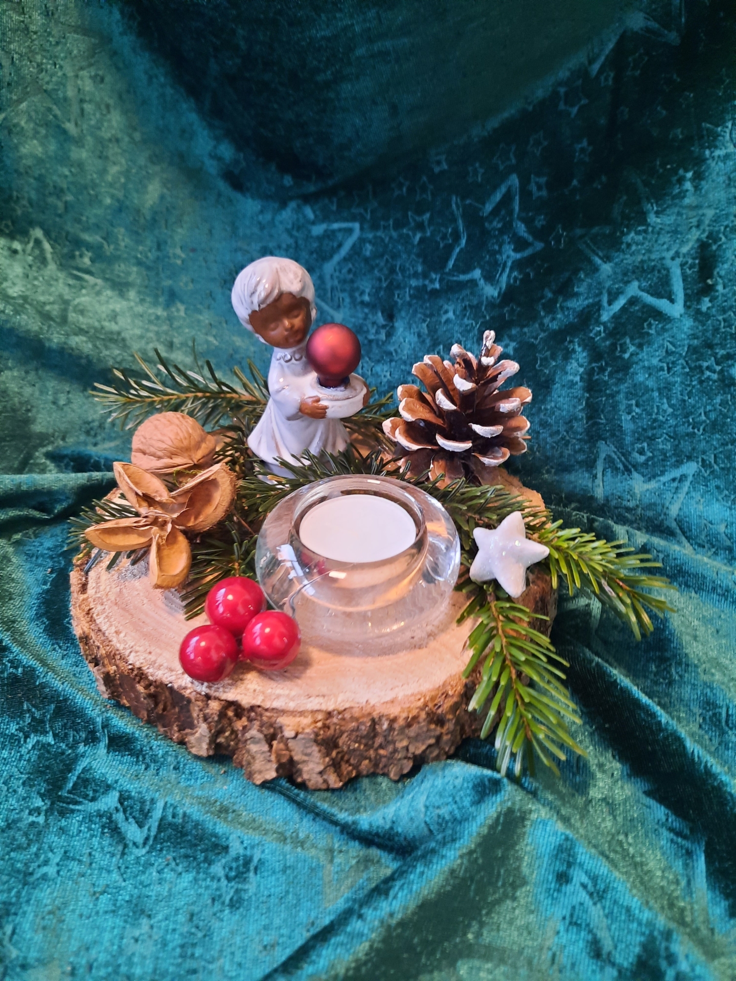Foto der Galerie: Kl. 1 - Upcycling-Weihnachtsgestecke