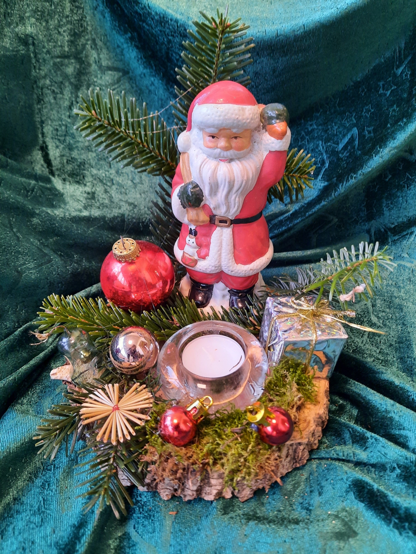 Foto der Galerie: Kl. 1 - Upcycling-Weihnachtsgestecke