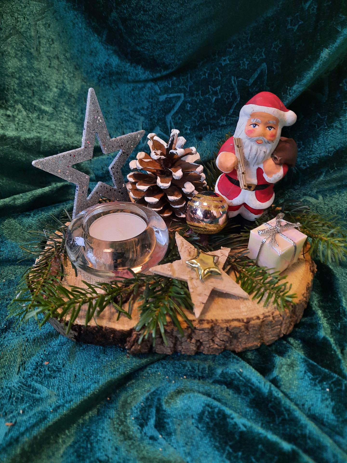 Foto der Galerie: Kl. 1 - Upcycling-Weihnachtsgestecke