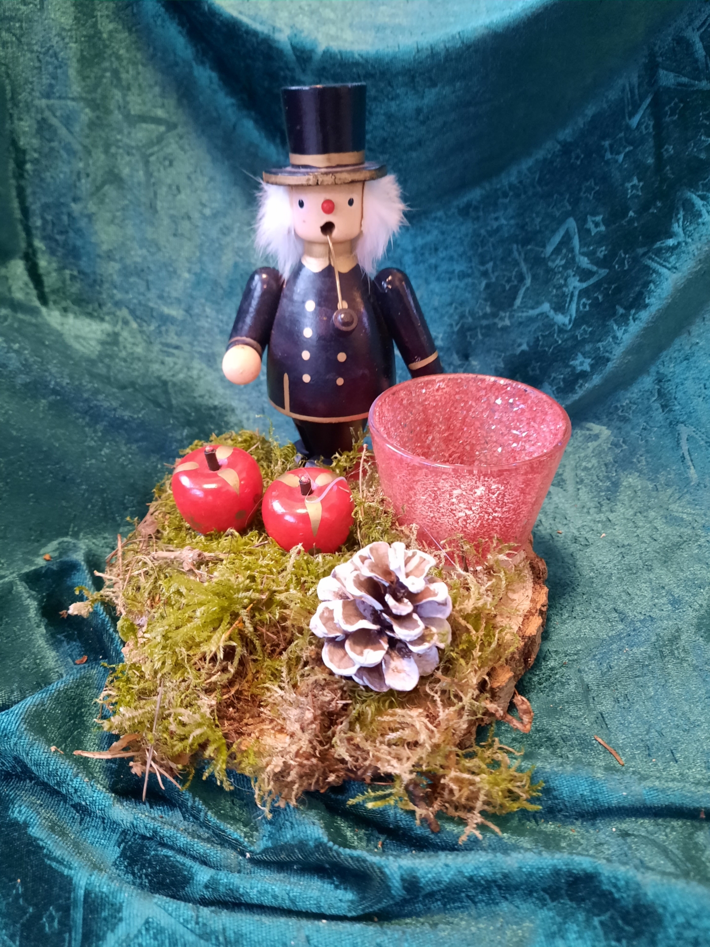 Foto der Galerie: Kl. 1 - Upcycling-Weihnachtsgestecke