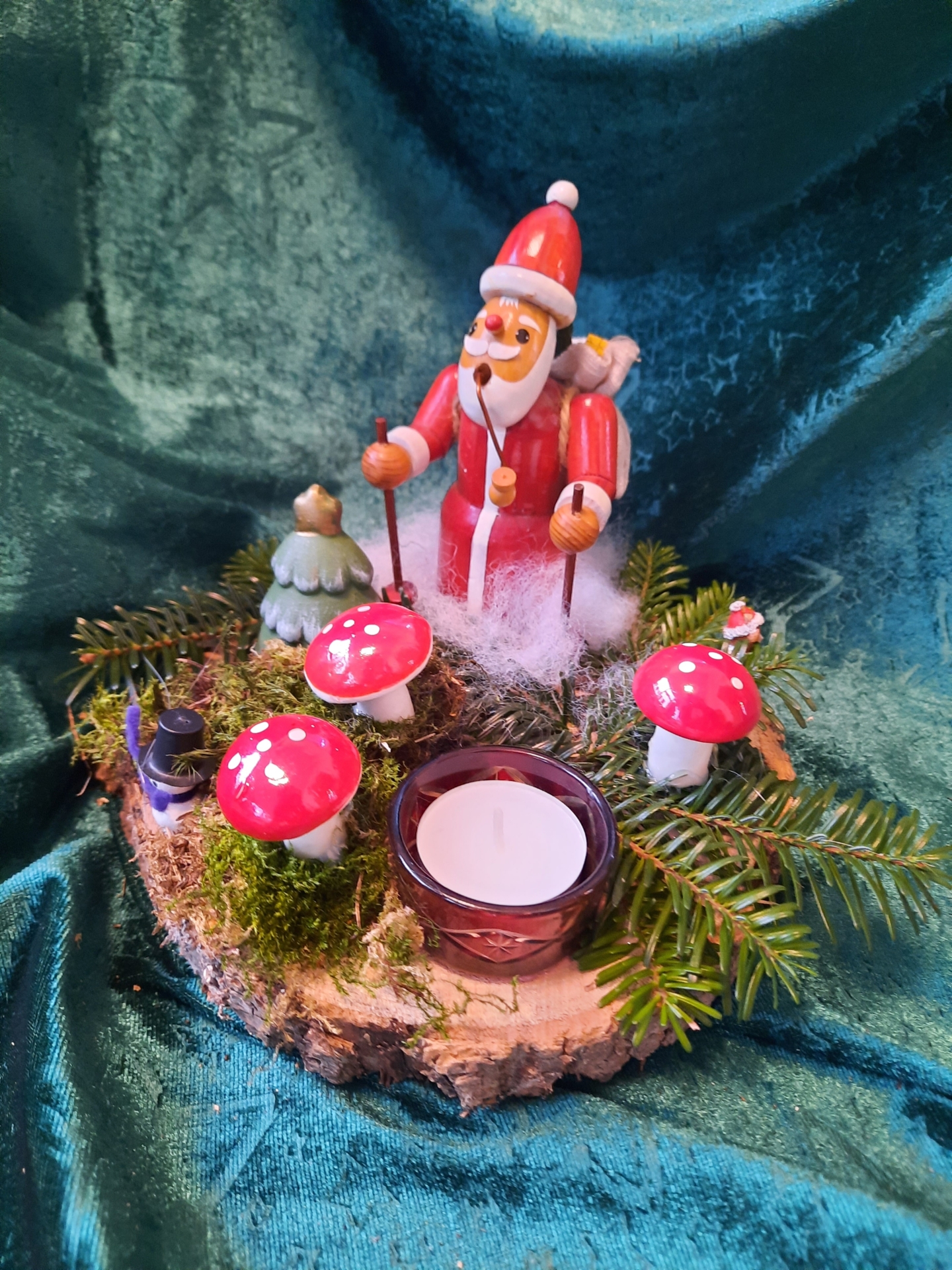 Foto der Galerie: Kl. 1 - Upcycling-Weihnachtsgestecke