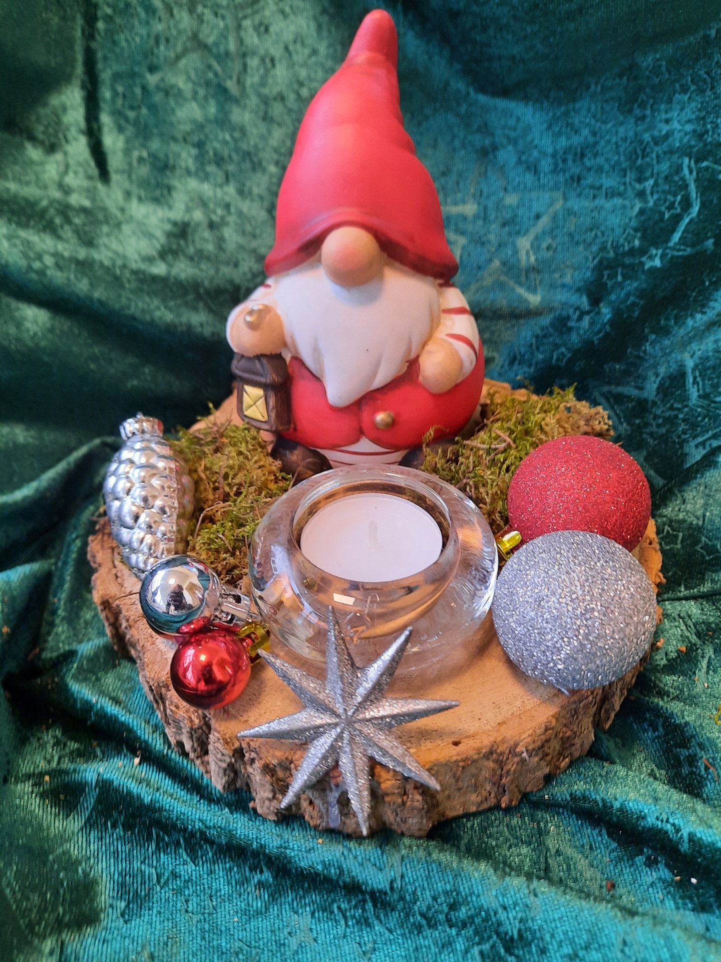 Foto der Galerie: Kl. 1 - Upcycling-Weihnachtsgestecke