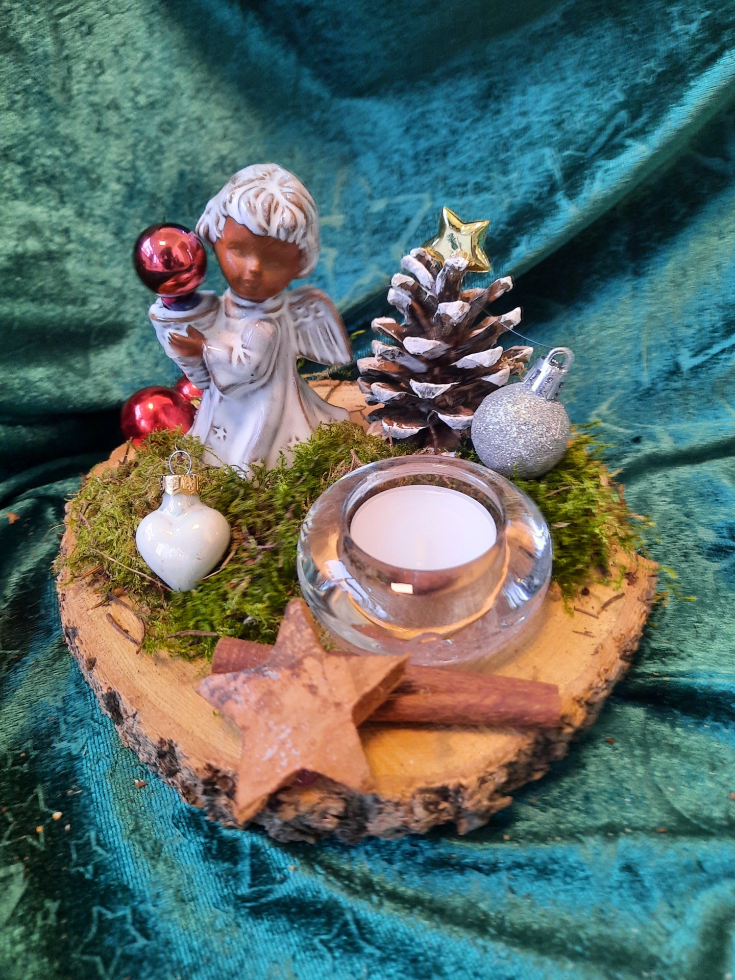 Zur Galerie: Kl. 1 - Upcycling-Weihnachtsgestecke