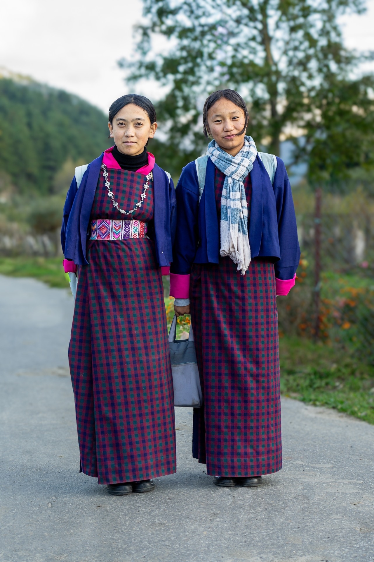 Menschen in Bhutan  (Bild vergr&ouml;&szlig;ern)