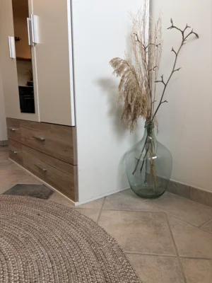 Vorschaubild: Schlafzimmer 3 mit Schrank und Spiegel