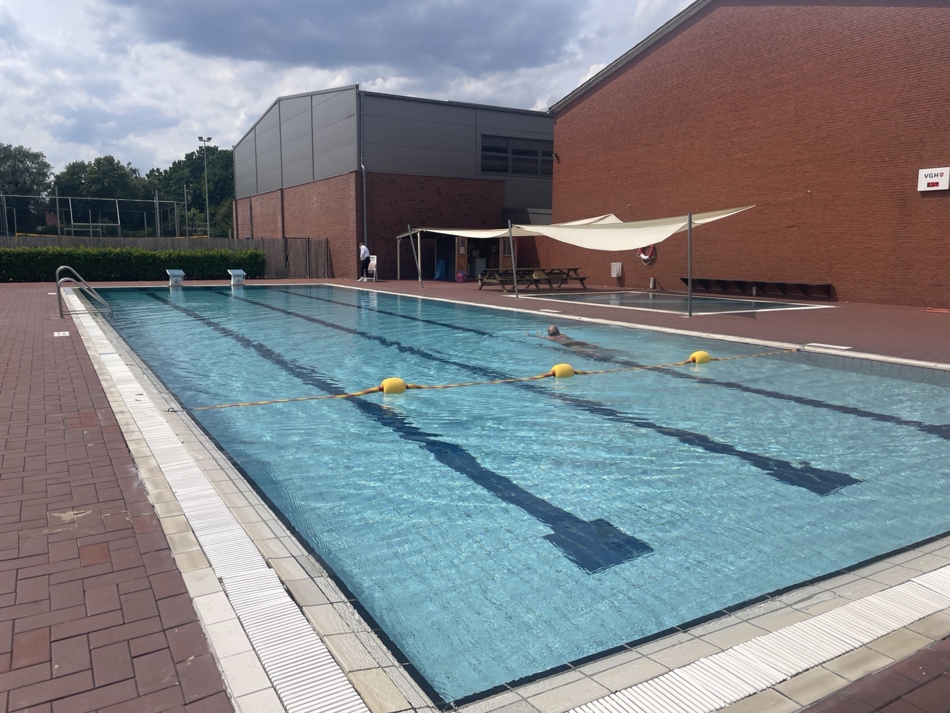 Bild: Schwimmbad in Boerger