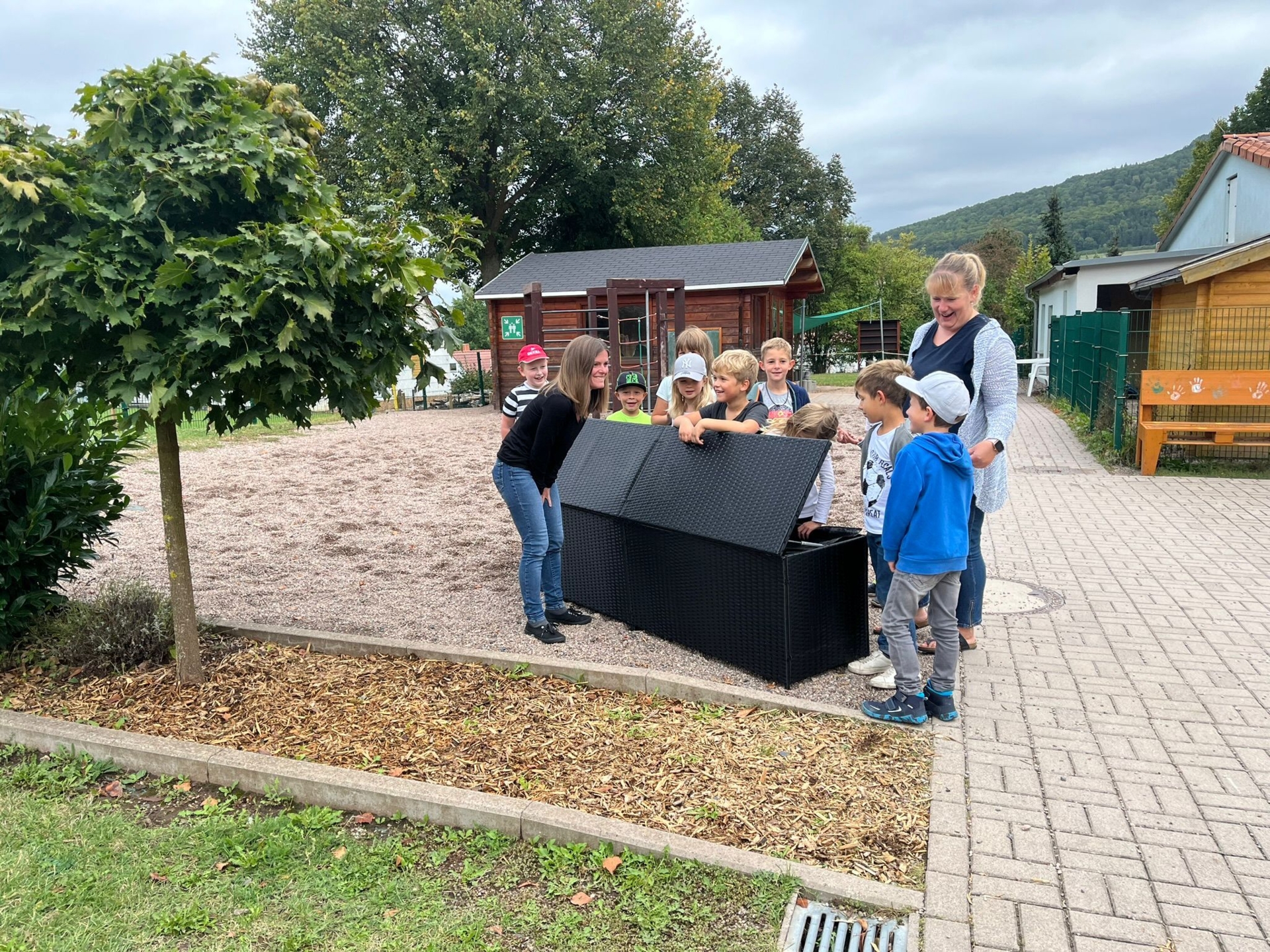 Zur Galerie: Spielsachen und eine Outdoor-Aufbewahrungskiste für den Hort