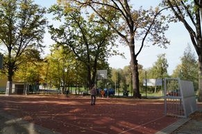 Zur Galerie: Sportplatz